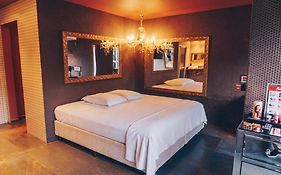 Champagne Motel By Drops